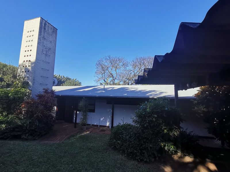 Direct access to the beach, house plus a flat let, swimming pool. - Photo 4