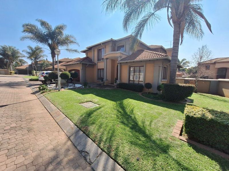 Spacious Family Home with Modern Amenities - Photo 3