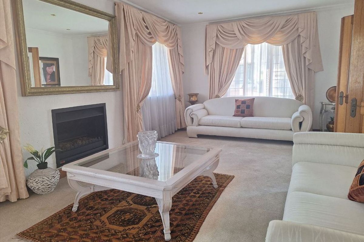 Spacious Family Home with Modern Amenities - Photo 2