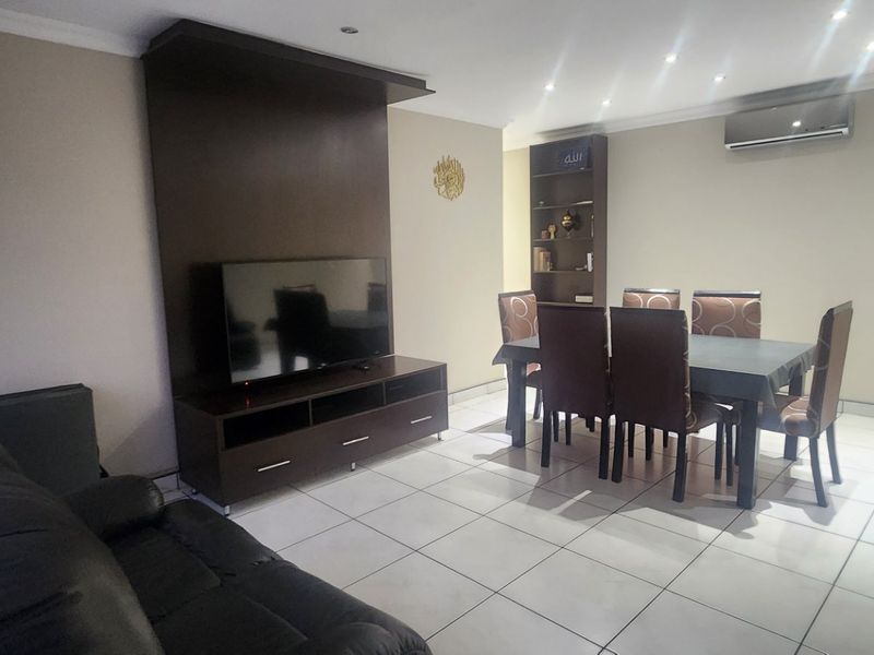 Beautiful & Spacious  Flat for Sale in Laudium - Photo 5