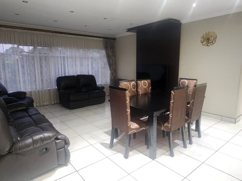 Beautiful & Spacious  Flat for Sale in Laudium - Photo 7