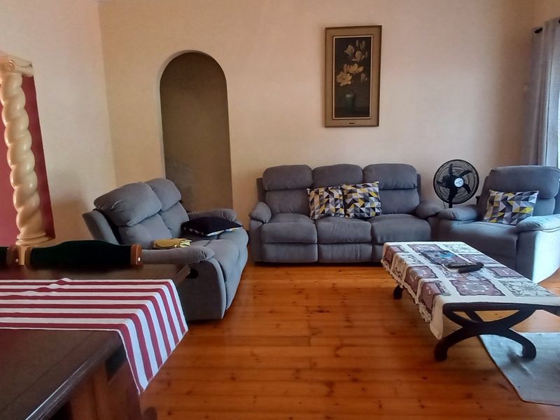 Neat and spacious 3 Bedroom home in Umbilo - Photo 9
