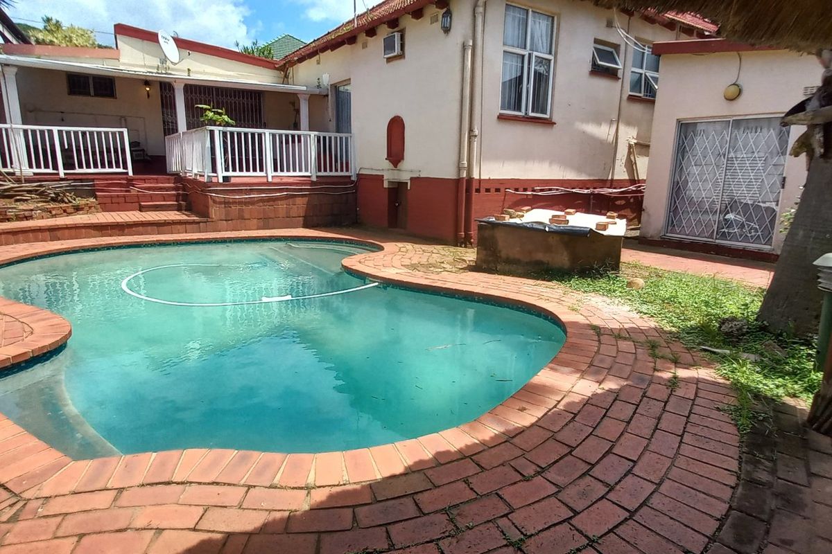 Neat and spacious 3 Bedroom home in Umbilo - Photo 2