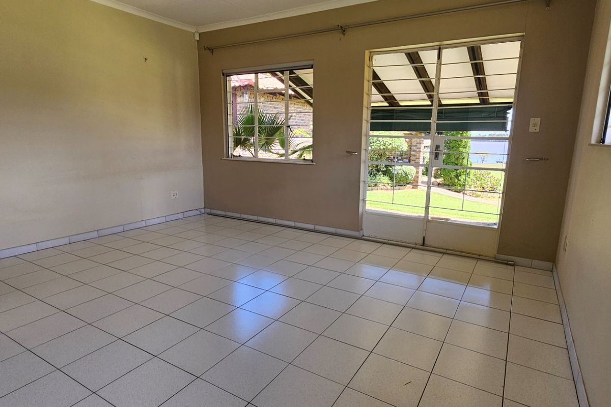 3 Bedroom Holiday Home with Waterfront View - Photo 2