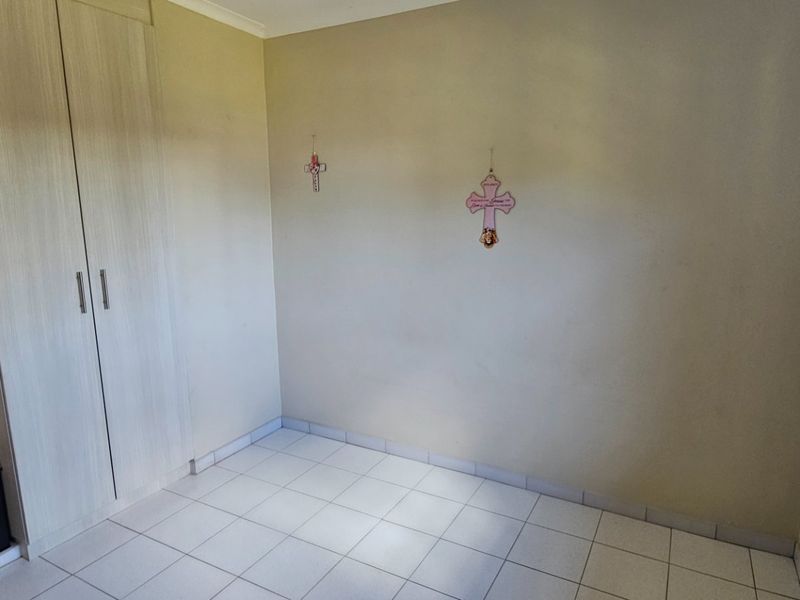 3 Bedroom Holiday Home with Waterfront View - Photo 10