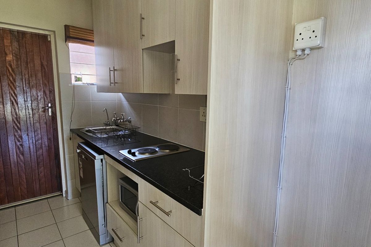 3 Bedroom Holiday Home with Waterfront View - Photo 5