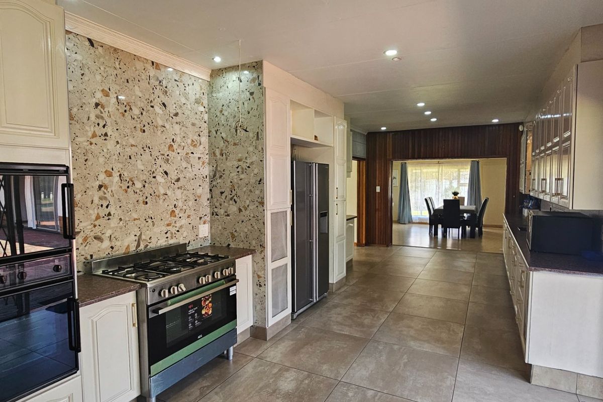 Top Location! Family Home with Income Potential - Photo 5