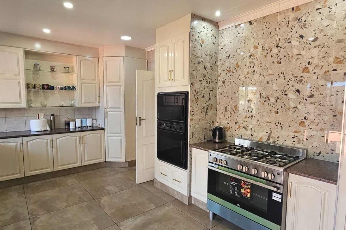 Top Location! Family Home with Income Potential - Photo 4