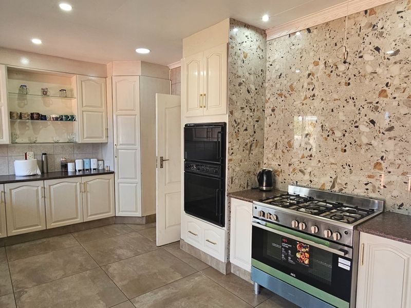 Top Location! Family Home with Income Potential - Photo 4
