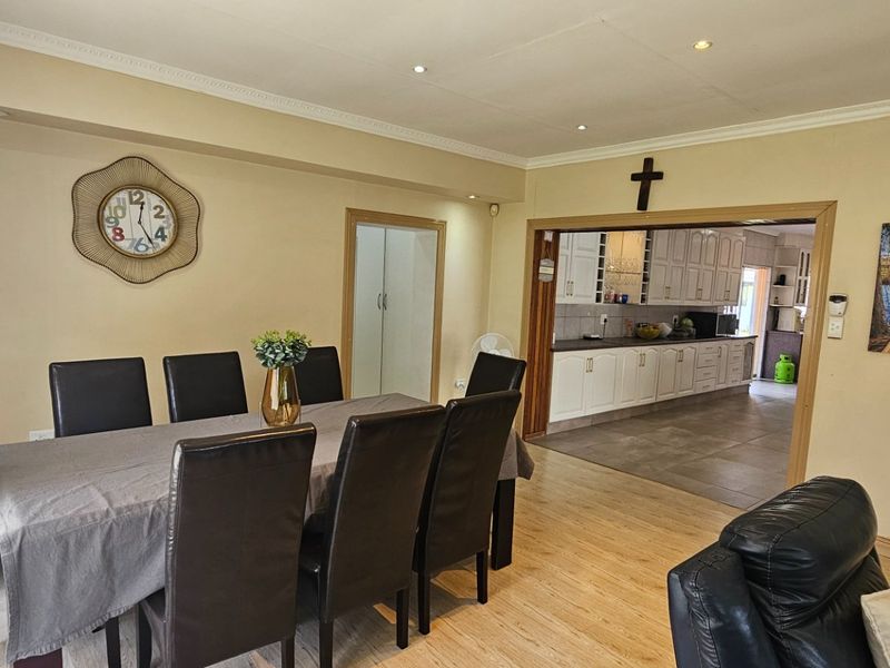 Top Location! Family Home with Income Potential - Photo 10