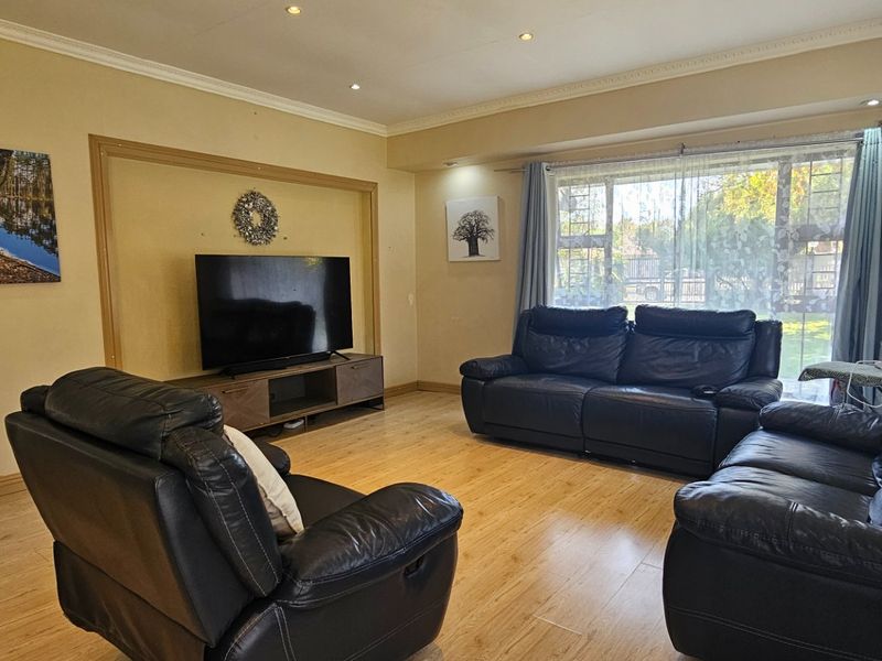 Top Location! Family Home with Income Potential - Photo 8
