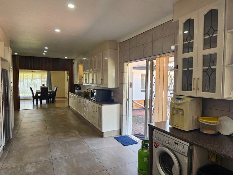 Top Location! Family Home with Income Potential - Photo 7