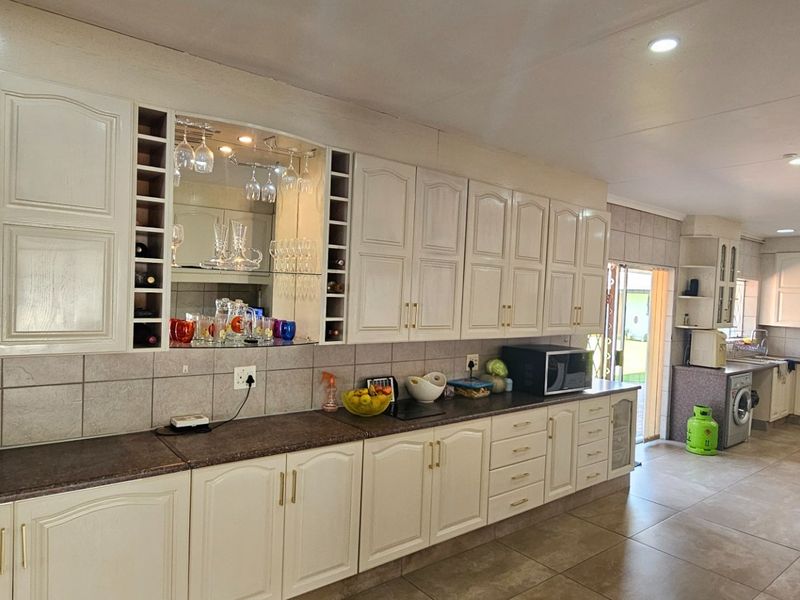 Top Location! Family Home with Income Potential - Photo 6