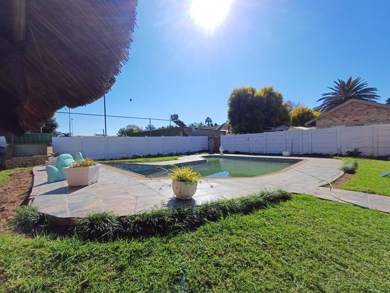 Prime Investment Opportunity: Thriving Guesthouse for Sale in Wilkoppies, Klerksdorp - Photo 8