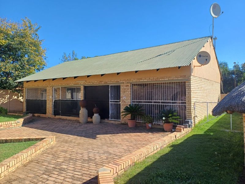 Prime Investment Opportunity: Thriving Guesthouse for Sale in Wilkoppies, Klerksdorp - Photo 7