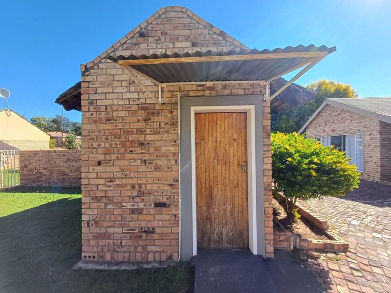 Prime Investment Opportunity: Thriving Guesthouse for Sale in Wilkoppies, Klerksdorp - Photo 6