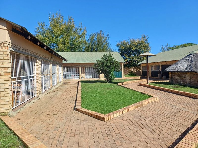 Prime Investment Opportunity: Thriving Guesthouse for Sale in Wilkoppies, Klerksdorp - Photo 4