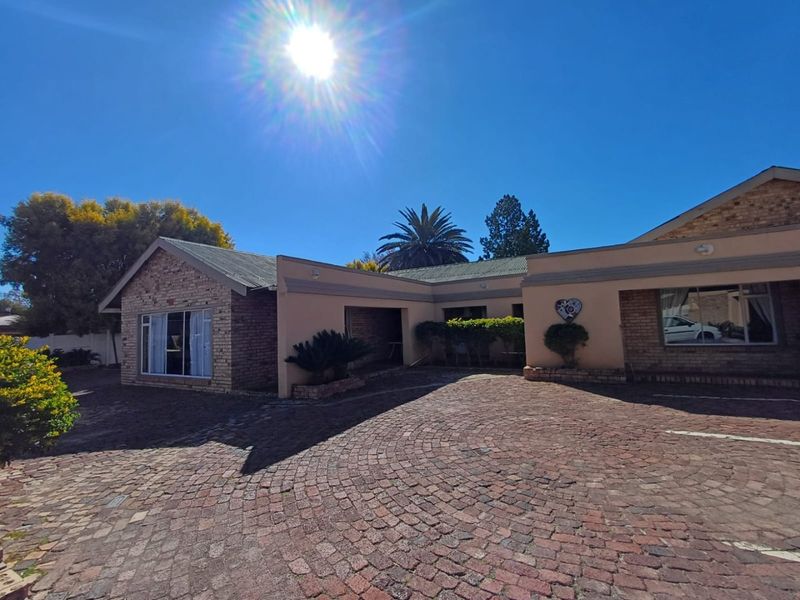 Prime Investment Opportunity: Thriving Guesthouse for Sale in Wilkoppies, Klerksdorp - Photo 3
