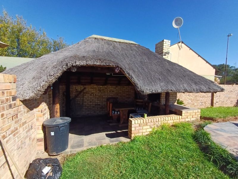 Prime Investment Opportunity: Thriving Guesthouse for Sale in Wilkoppies, Klerksdorp - Photo 10