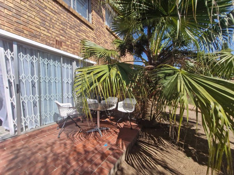 2 Bedroom 1 Bathroom  ,  Stunning  Nice North-Facing Downstairs Townhouse With Communal Garden - Photo 9