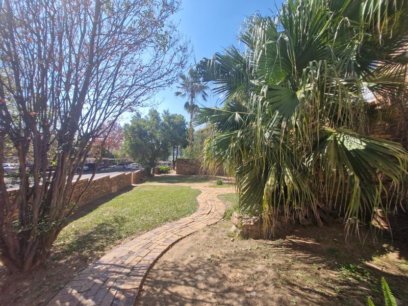 2 Bedroom 1 Bathroom  ,  Stunning  Nice North-Facing Downstairs Townhouse With Communal Garden - Photo 7