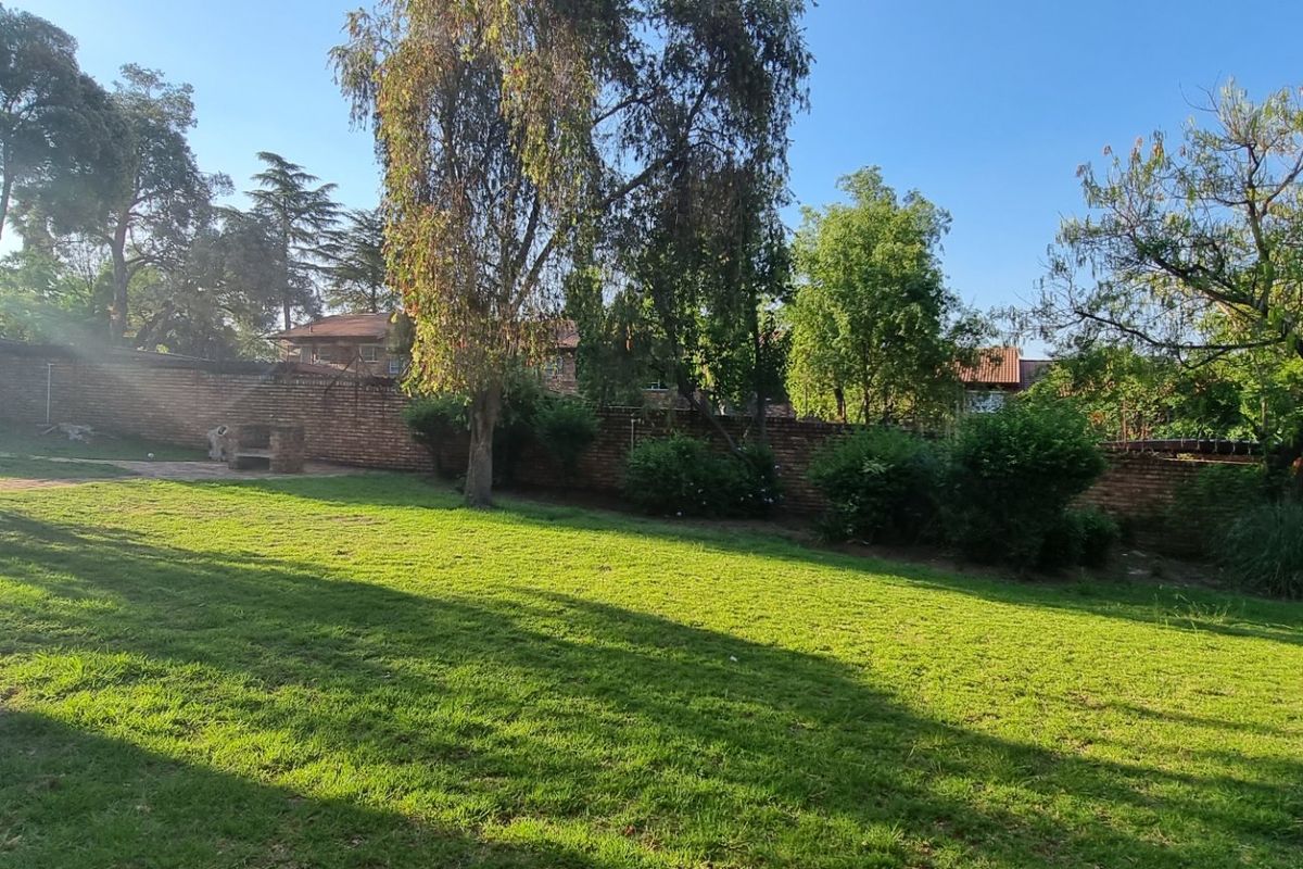 2 Bedroom 1 Bathroom  ,  Stunning  Nice North-Facing Downstairs Townhouse With Communal Garden - Photo 3