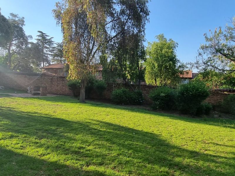 2 Bedroom 1 Bathroom  ,  Stunning  Nice North-Facing Downstairs Townhouse With Communal Garden - Photo 3