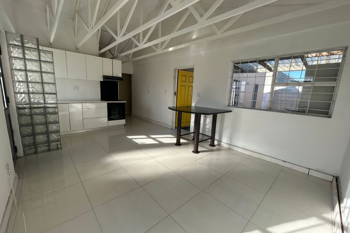 Three bedroom "move in ready " - Photo 4