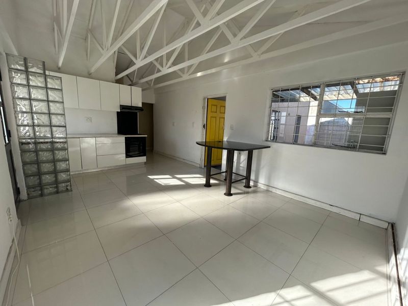 Three bedroom "move in ready " - Photo 4