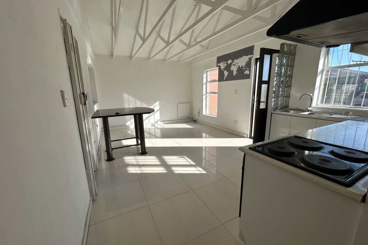 Three bedroom "move in ready " - Photo 5