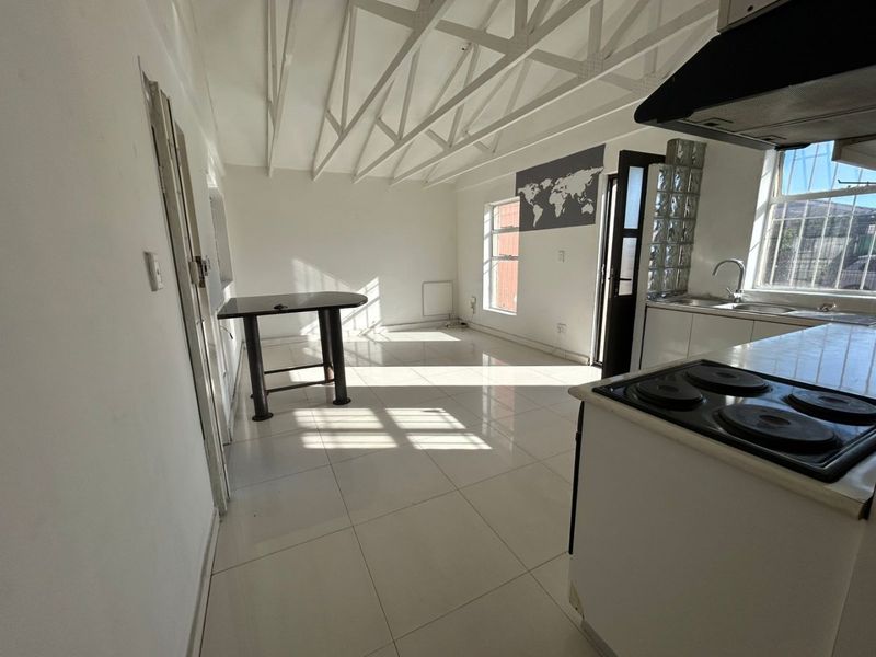 Three bedroom "move in ready " - Photo 5