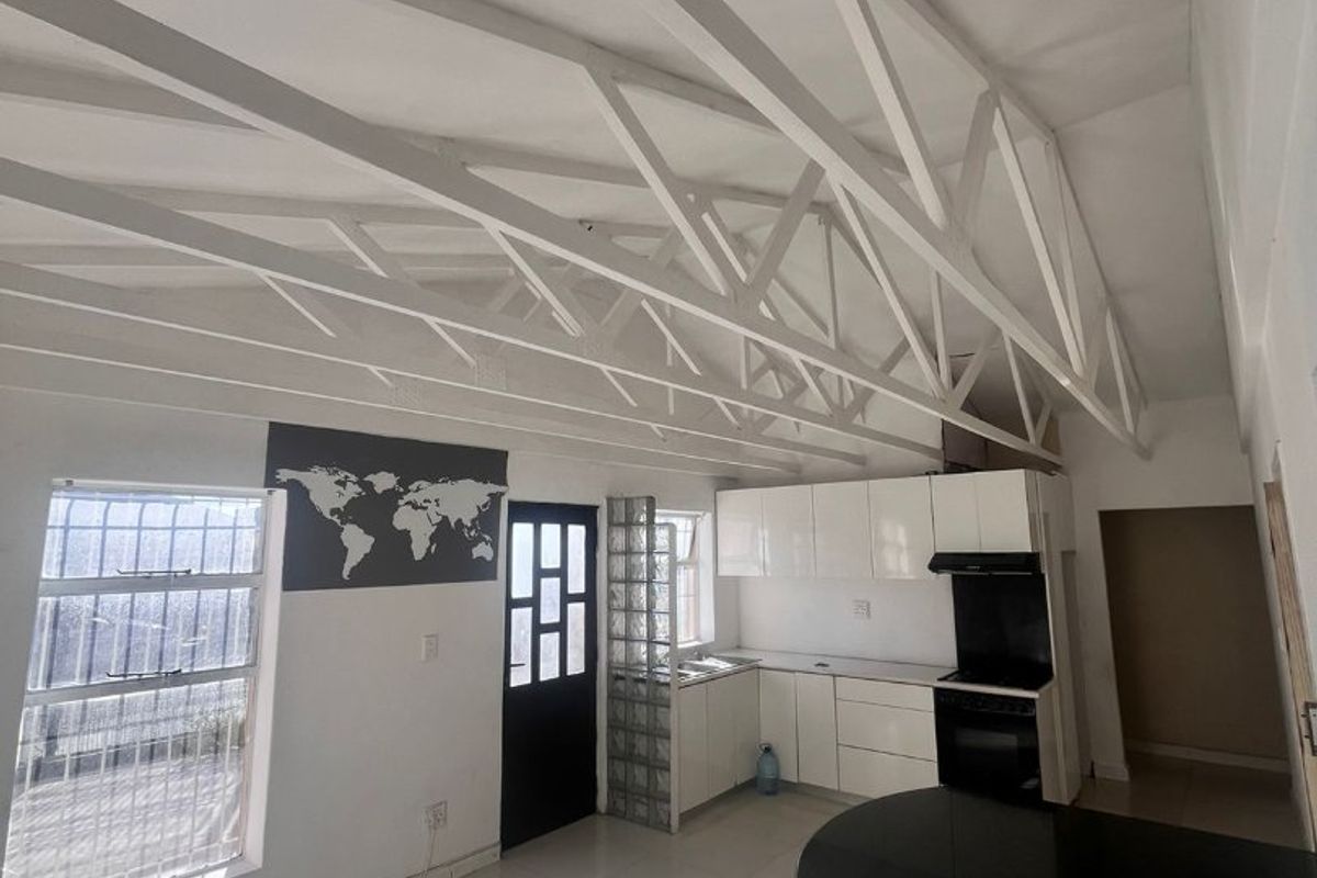 Three bedroom "move in ready " - Photo 2