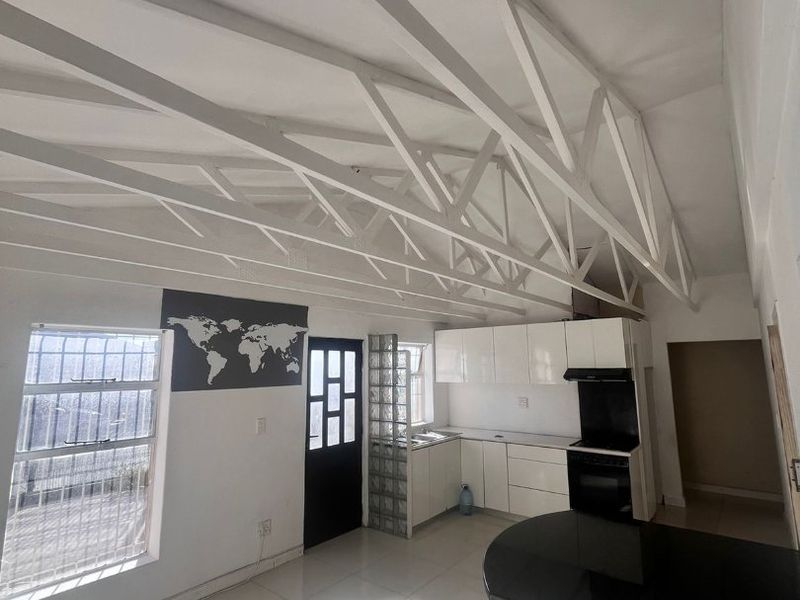 Three bedroom "move in ready " - Photo 2