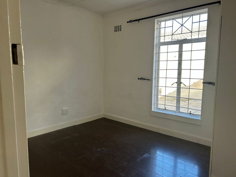 Three bedroom "move in ready " - Photo 10