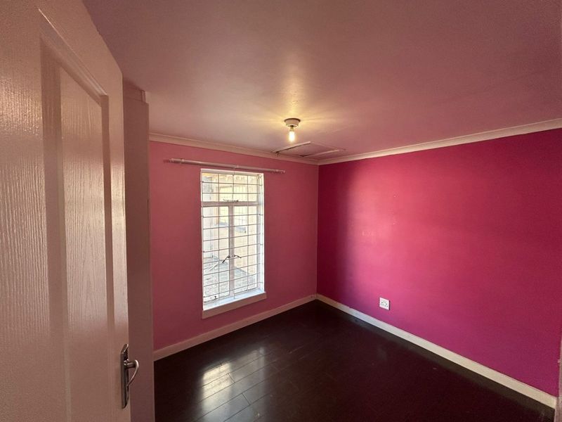 Three bedroom "move in ready " - Photo 6