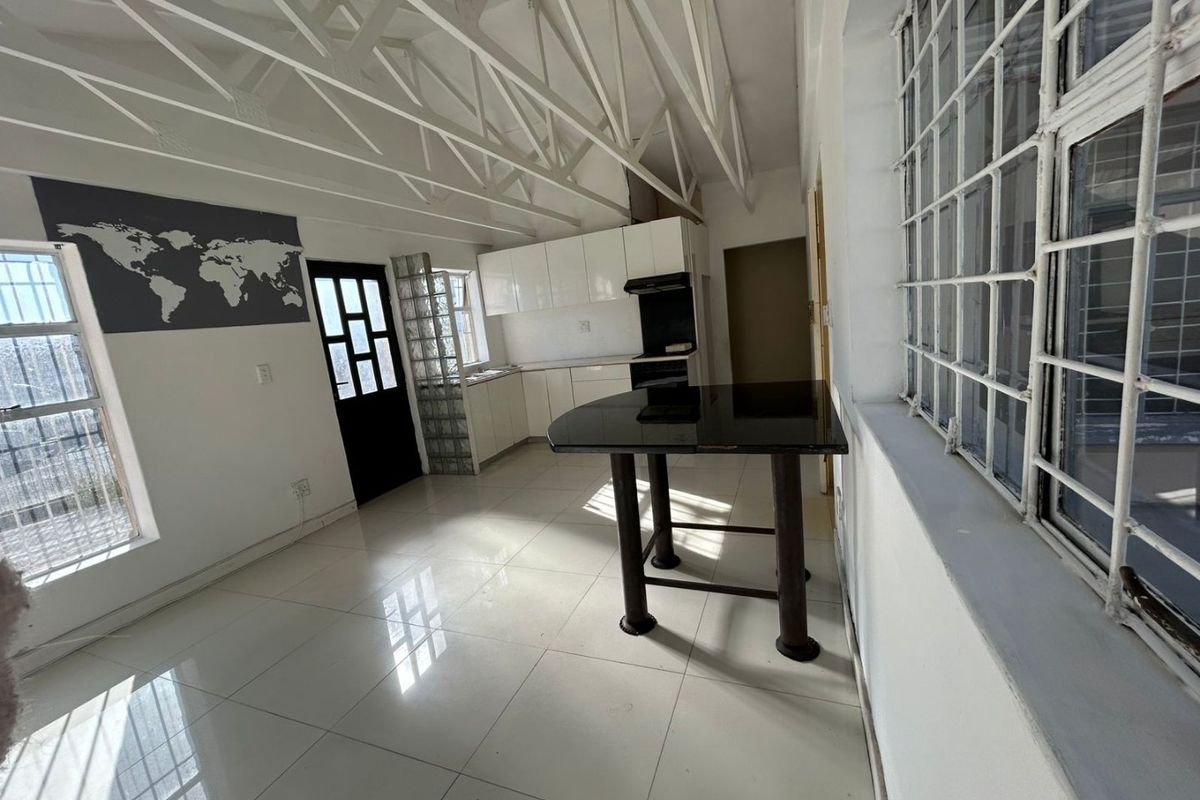 Three bedroom "move in ready " - Photo 3