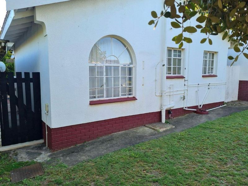 Charming 2-Bedroom Townhouse in Tranquil Aston Bay  - Photo 3