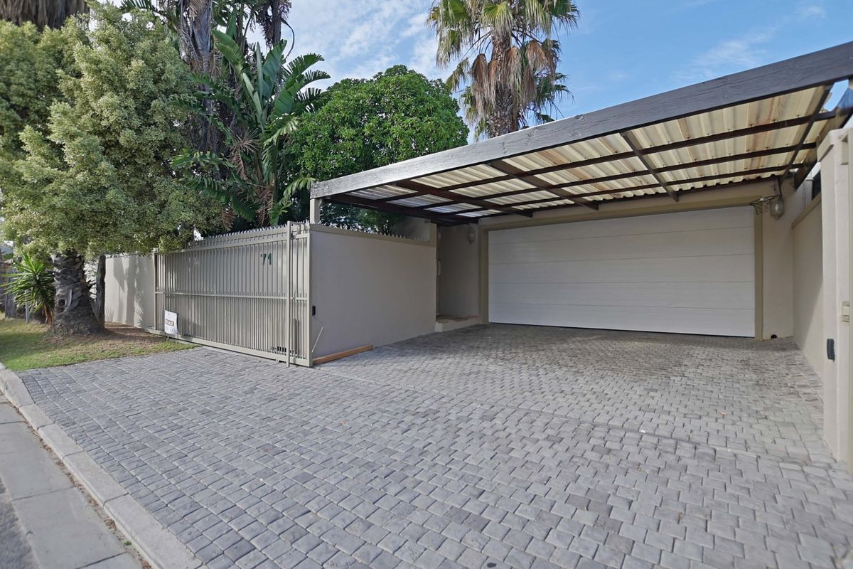 This luxury 4-bedroom residence combines modern sophistication with a relaxed Cape Town lifestyle.                           - Photo 3