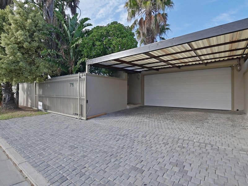 This luxury 4-bedroom residence combines modern sophistication with a relaxed Cape Town lifestyle.                           - Photo 3