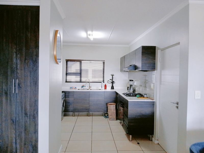 Top-Floor 2-Bed Gem with 2 Balconies & Inverter Backup - Photo 2