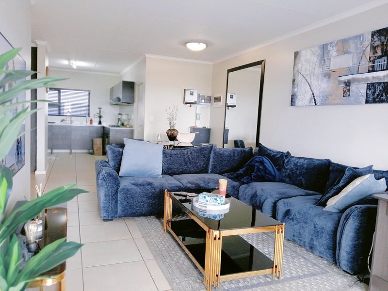 Top-Floor 2-Bed Gem with 2 Balconies & Inverter Backup - Photo 4