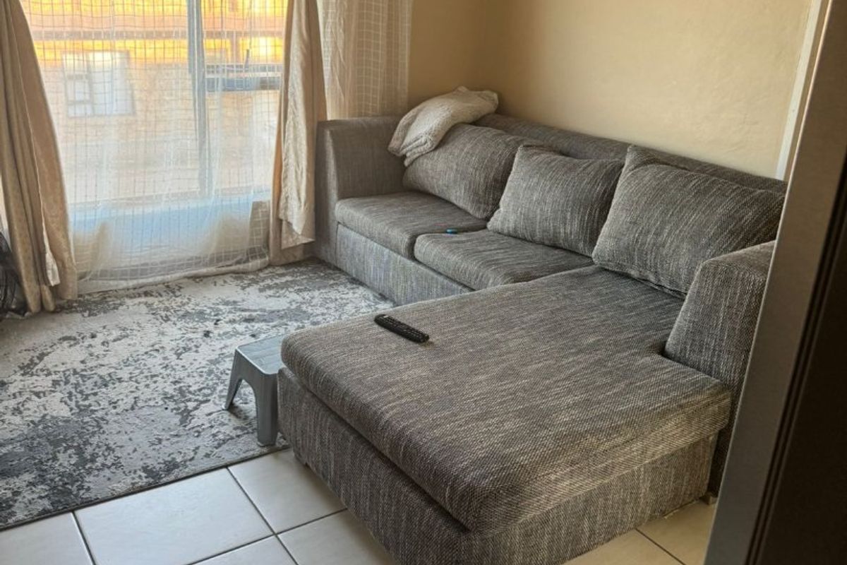 Lock up and Go Apartment for Sale in Lourierpark, Bloemfontein - Photo 3