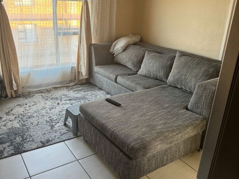 Lock up and Go Apartment for Sale in Lourierpark, Bloemfontein - Photo 3