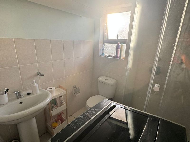 Lock up and Go Apartment for Sale in Lourierpark, Bloemfontein - Photo 10