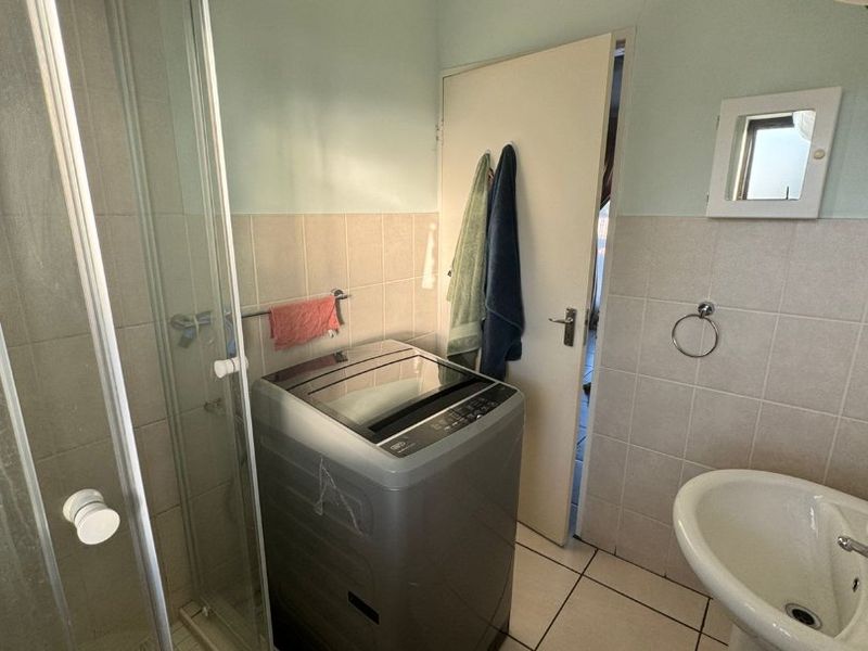 Lock up and Go Apartment for Sale in Lourierpark, Bloemfontein - Photo 9