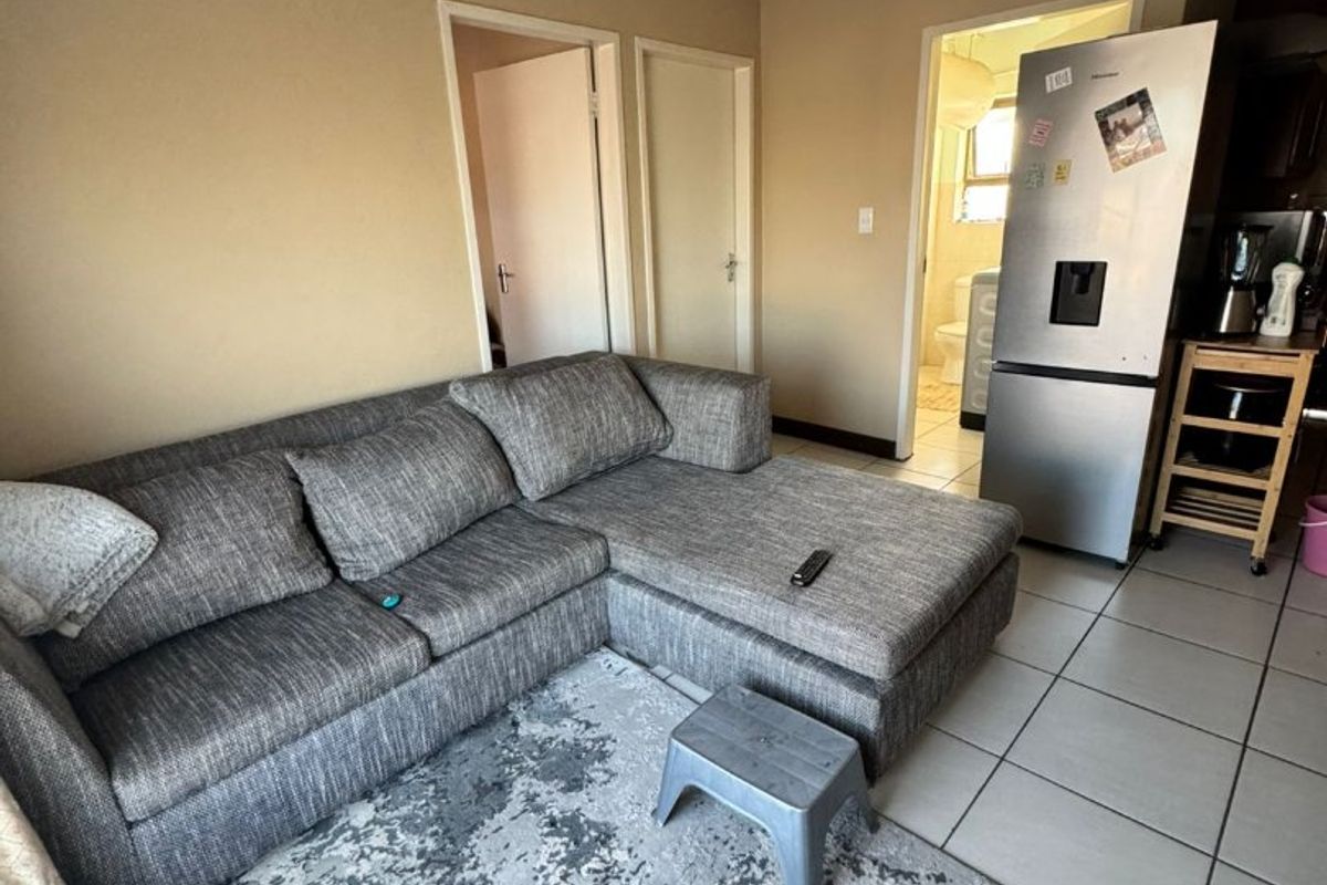 Lock up and Go Apartment for Sale in Lourierpark, Bloemfontein - Photo 4
