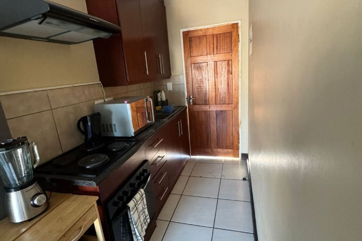 Lock up and Go Apartment for Sale in Lourierpark, Bloemfontein - Photo 5