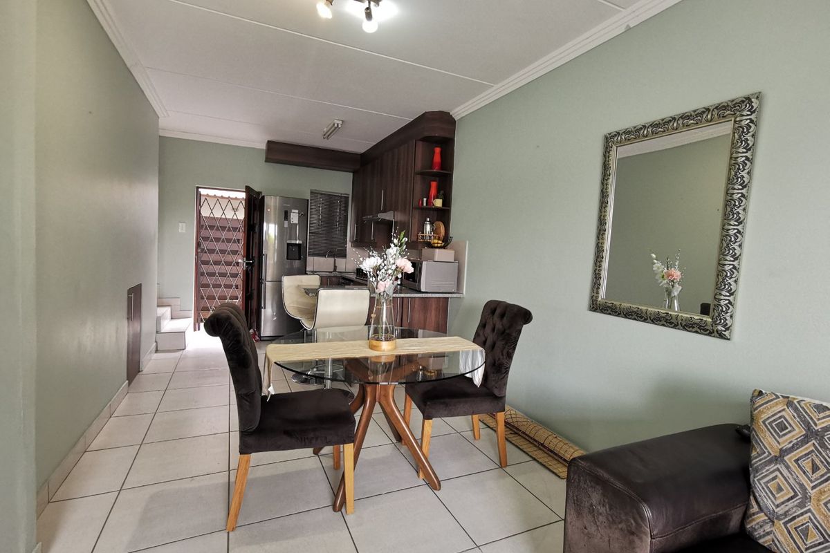 MODERN GROUND FLOOR PETS FRIENDLY DUPLEX – READY TO MOVE IN!   - Photo 4