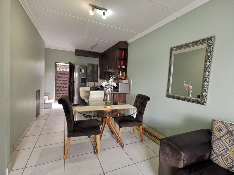 MODERN GROUND FLOOR PETS FRIENDLY DUPLEX – READY TO MOVE IN!   - Photo 4