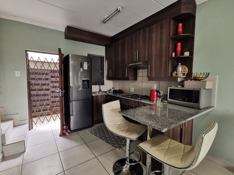 MODERN GROUND FLOOR PETS FRIENDLY DUPLEX – READY TO MOVE IN!   - Photo 7